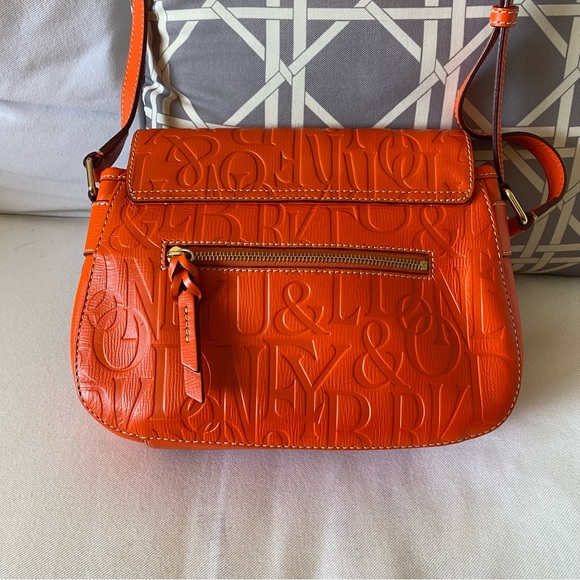 Dooney Bourke Orange Retro Embossed Safari Crossbody Messenger Bag HTF Pristine - Picture 2 of 11